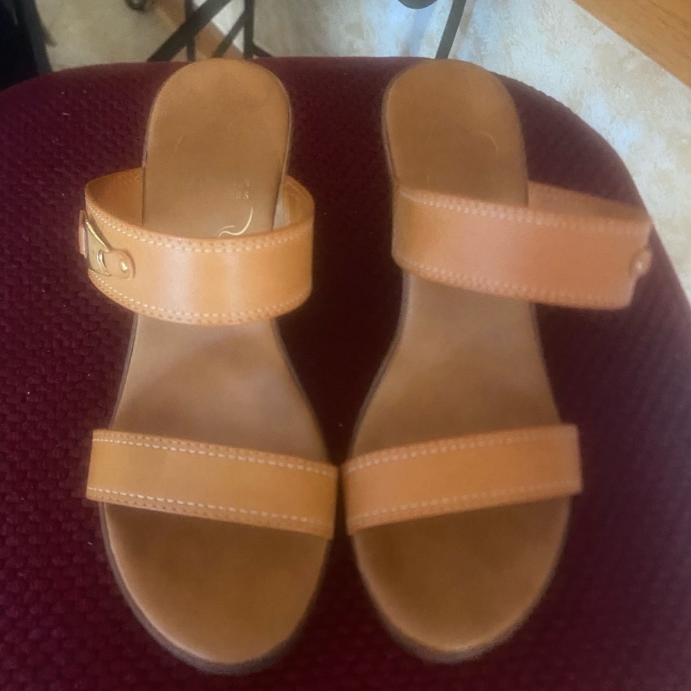 Italian Shoe Makers is the brand. Excellent condition.